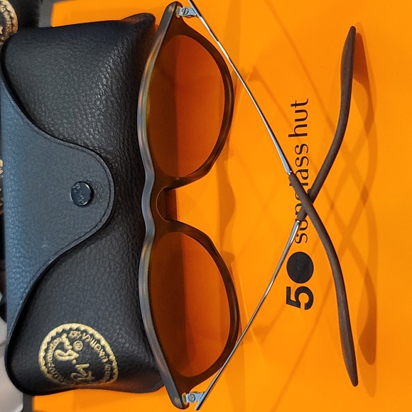 Ray-Ban Erika RB4171 Matte Tortoise Sunglasses with case - Picture 2 of 4